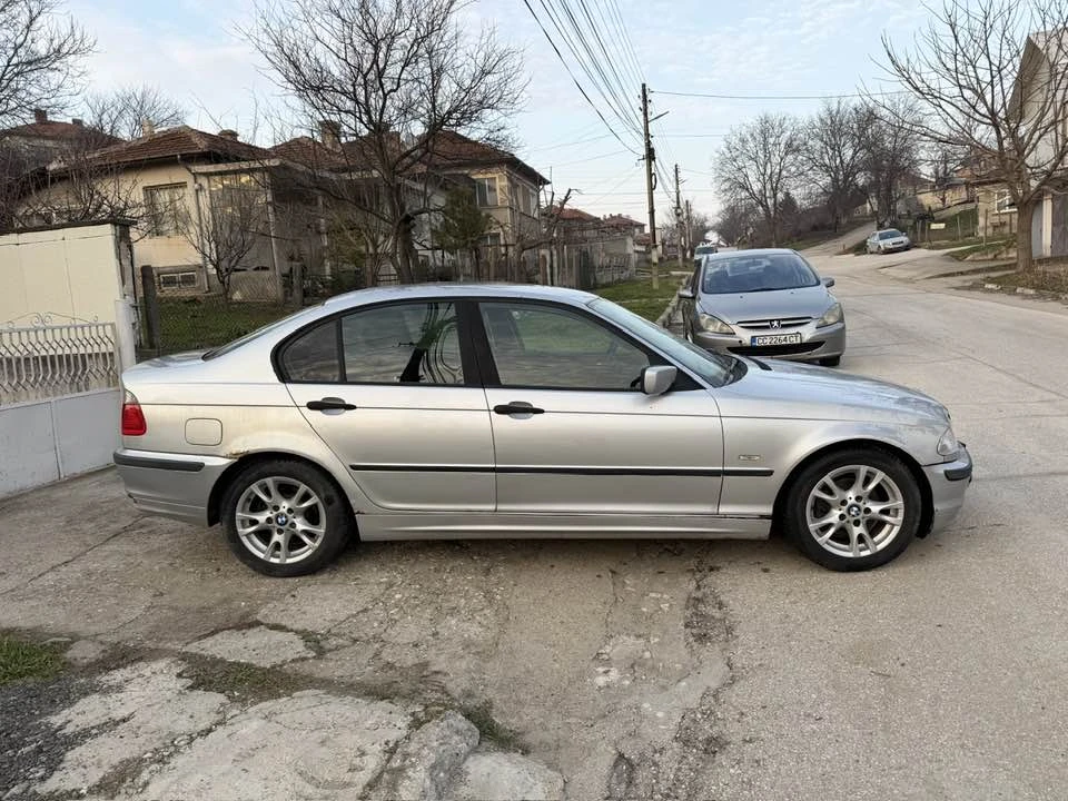BMW 318 1.9i 116кс, снимка 3 - Автомобили и джипове - 53730997