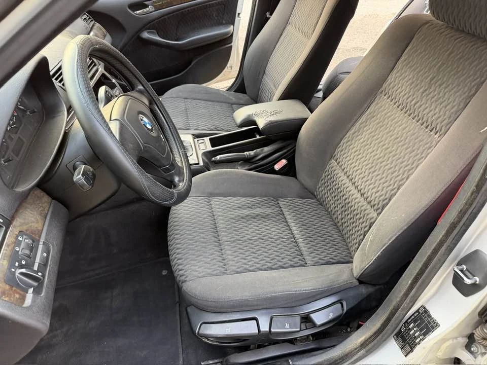 BMW 318 1.9i 116кс, снимка 4 - Автомобили и джипове - 53730997