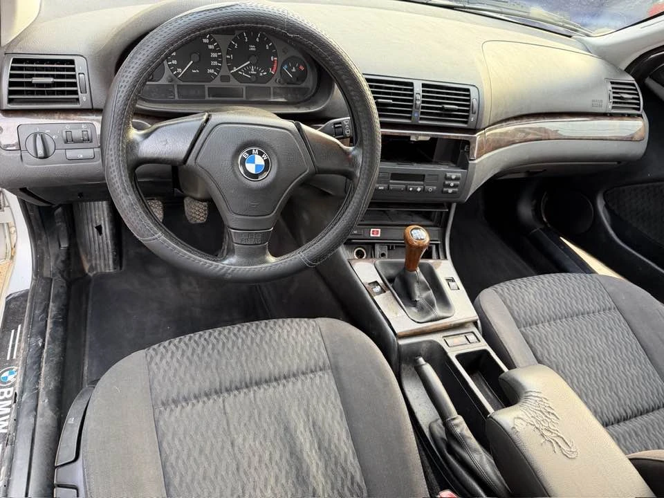 BMW 318 1.9i 116кс, снимка 5 - Автомобили и джипове - 53730997