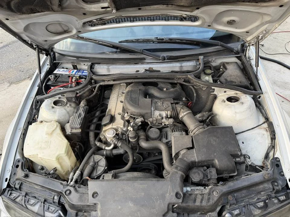 BMW 318 1.9i 116кс, снимка 12 - Автомобили и джипове - 53730997