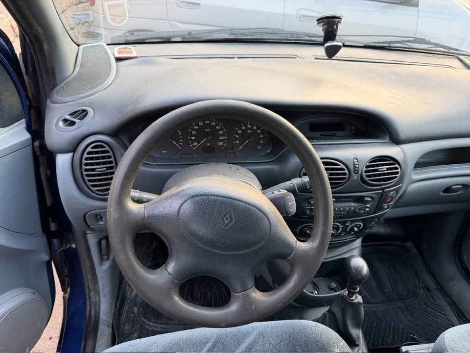 Renault Megane 1.9dti 100, снимка 13 - Автомобили и джипове - 53731178