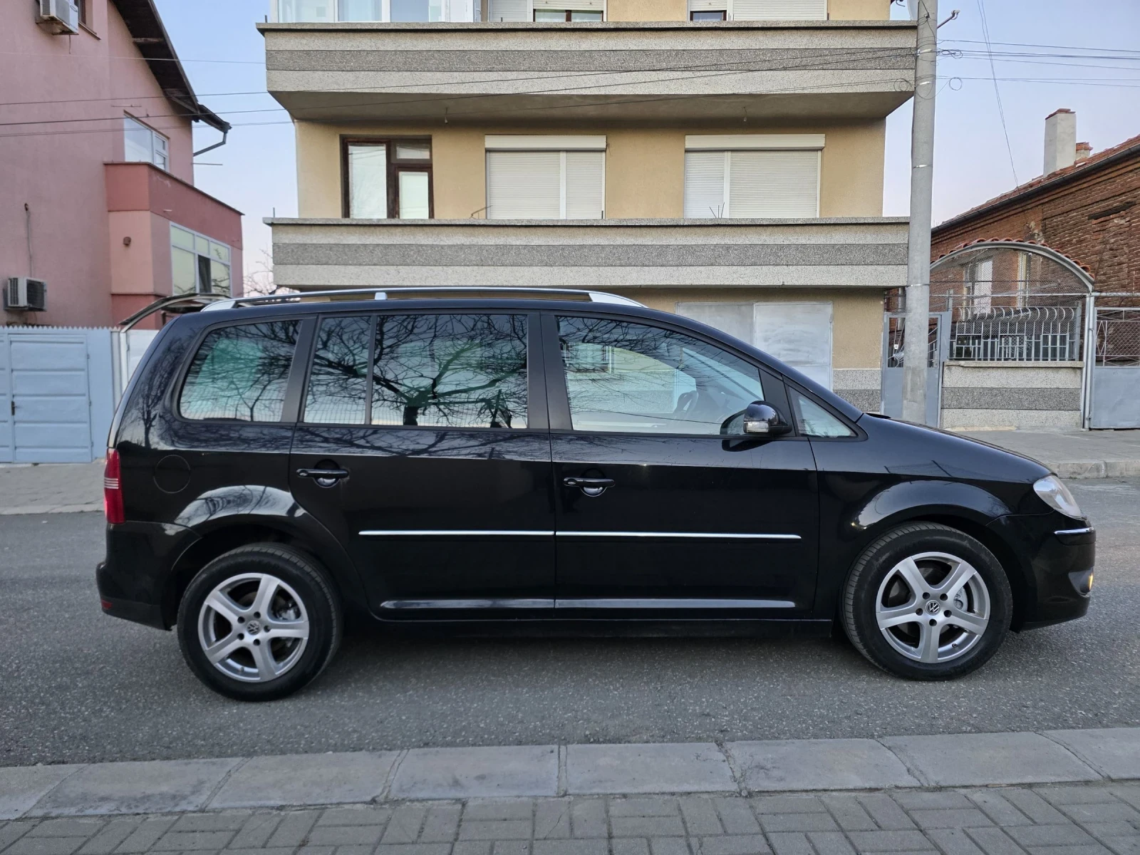 VW Touran 2.0TDI.140PS.BMM.8KLAPANA., снимка 5 - Автомобили и джипове - 53762505