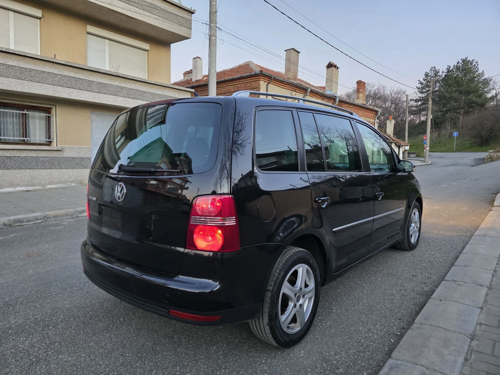 VW Touran 2.0TDI.140PS.BMM.8KLAPANA., снимка 6 - Автомобили и джипове - 53762505