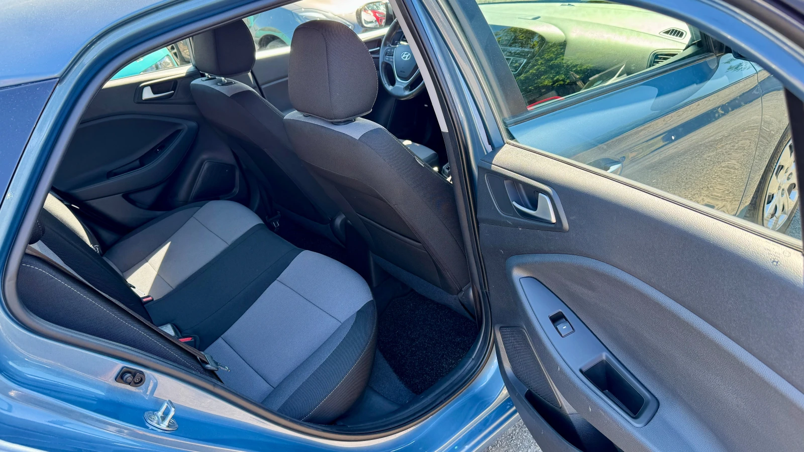 Hyundai I20 1.4i ���������! ���� ��������! PDC, TEL, LED DRL.. | Mobile.bg � ����������� 13