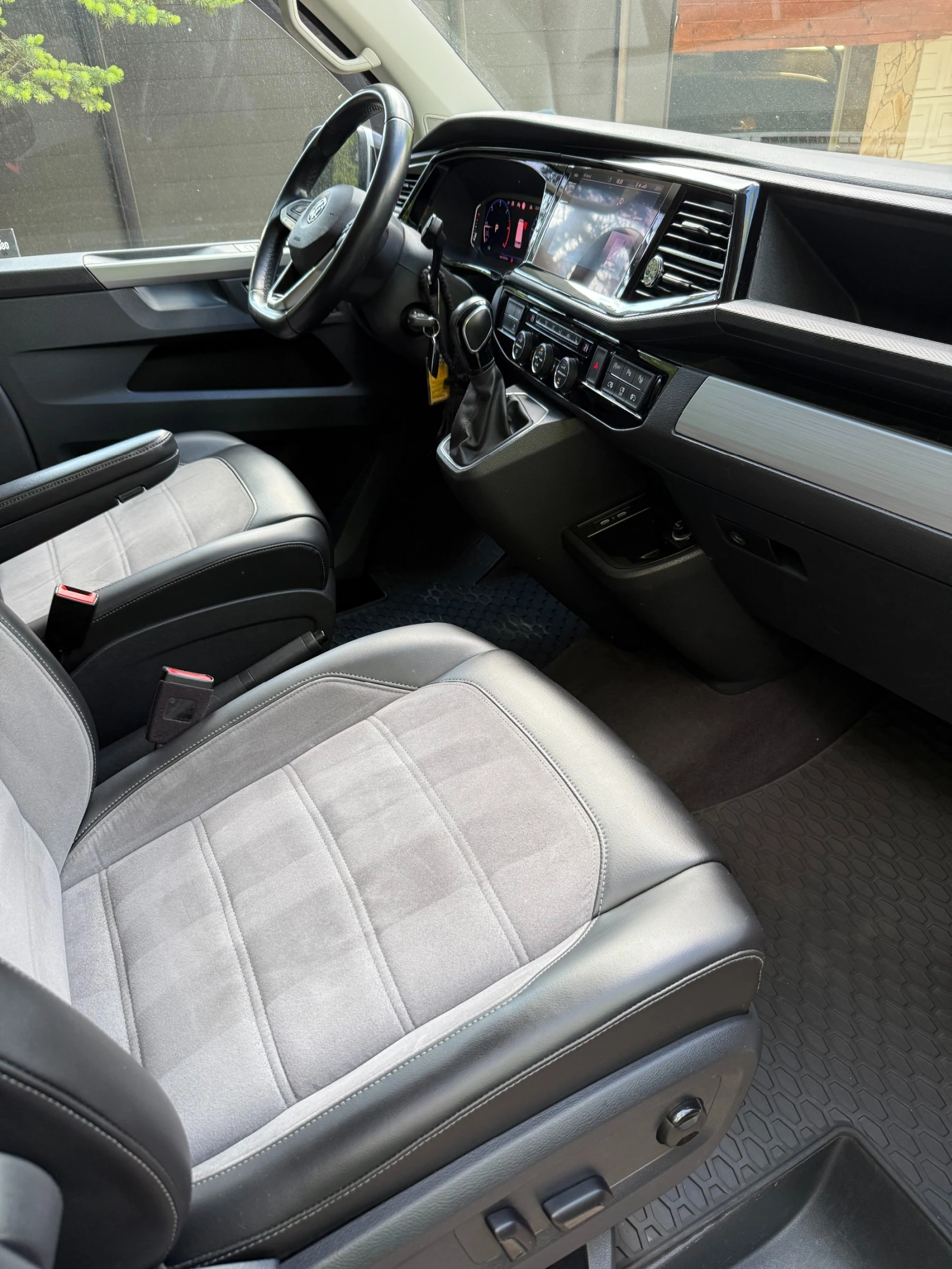 VW Multivan T6.1, снимка 10 - Автомобили и джипове - 54741679