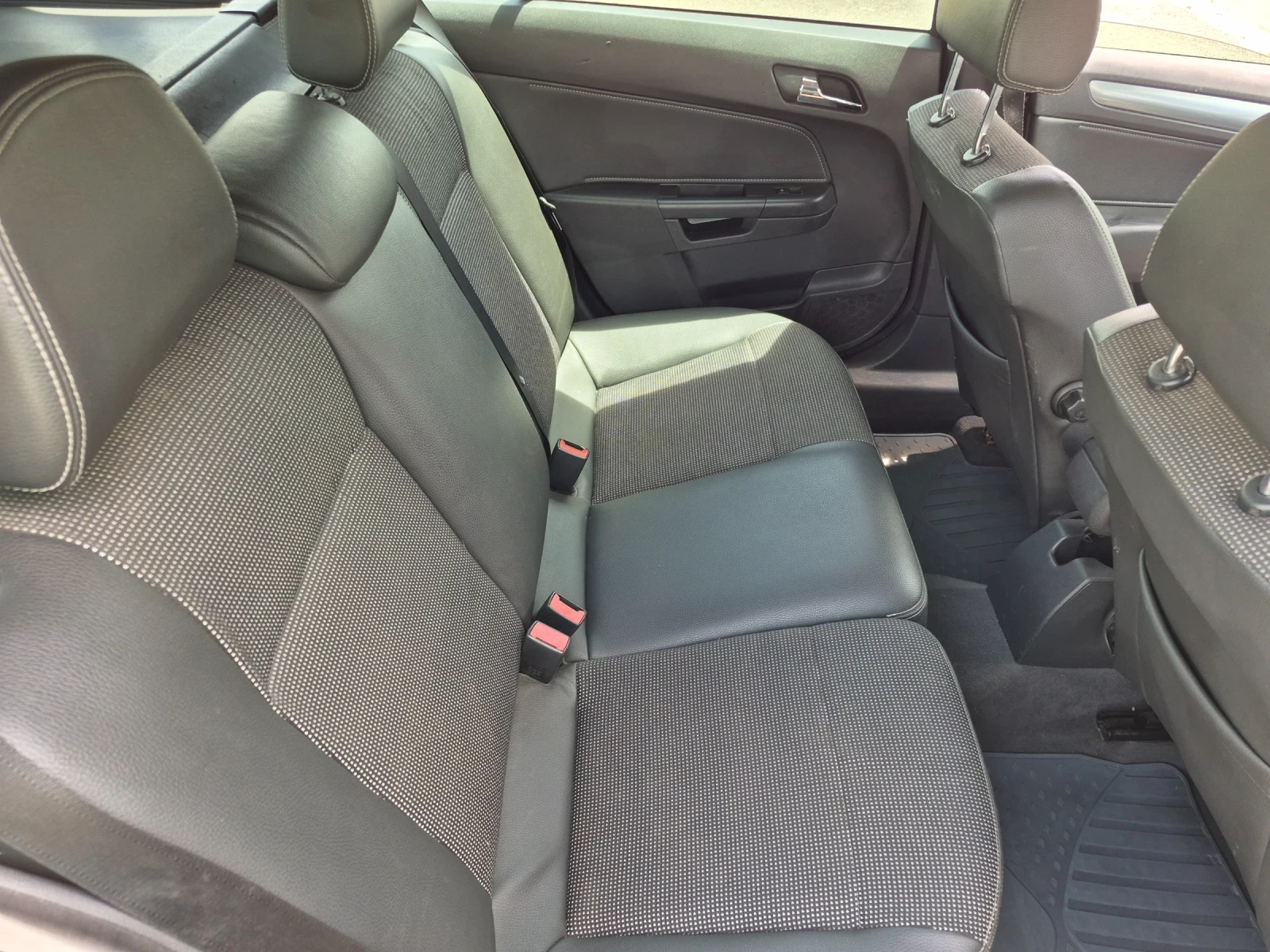 Opel Astra H 1.9 CDTI 150кс, снимка 9 - Автомобили и джипове - 54762964