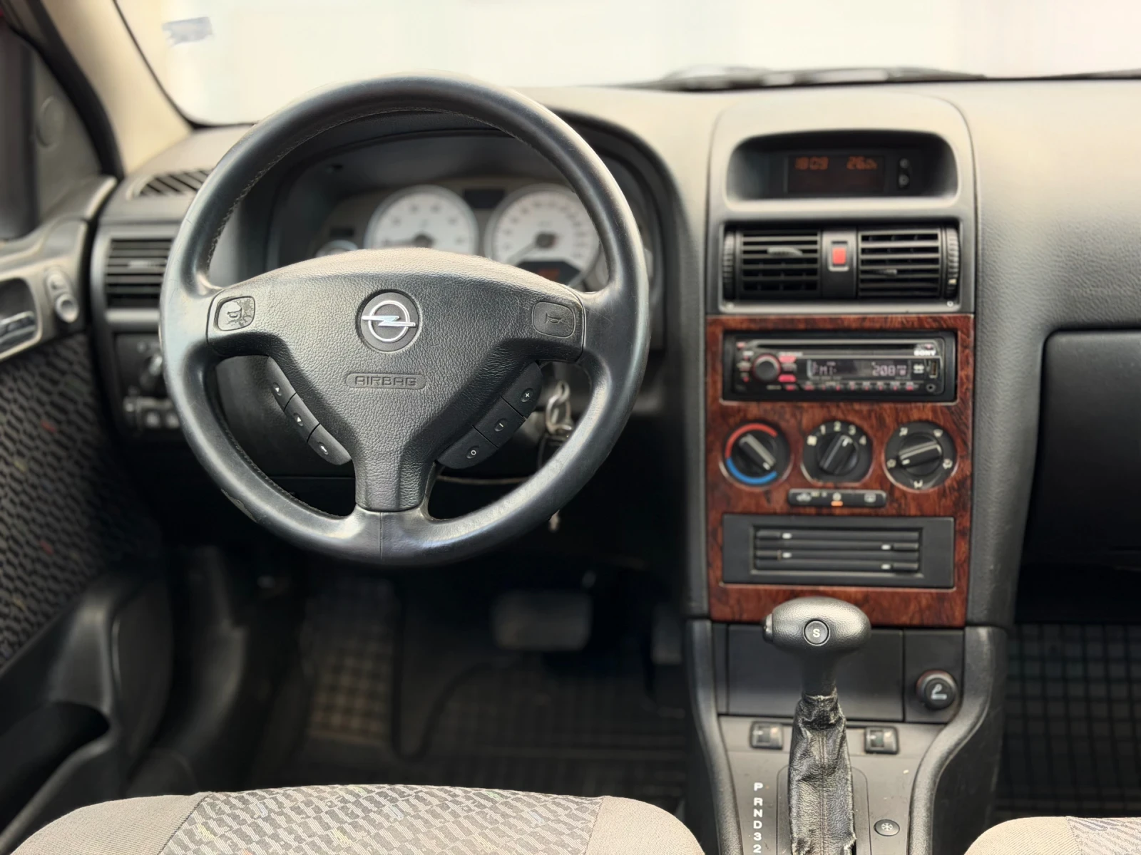 Opel Astra 1.6i~101hp~LPG~АВТОМАТ~ПОДГРЕВ НА СЕДАЛКИ, снимка 11 - Автомобили и джипове - 55151343