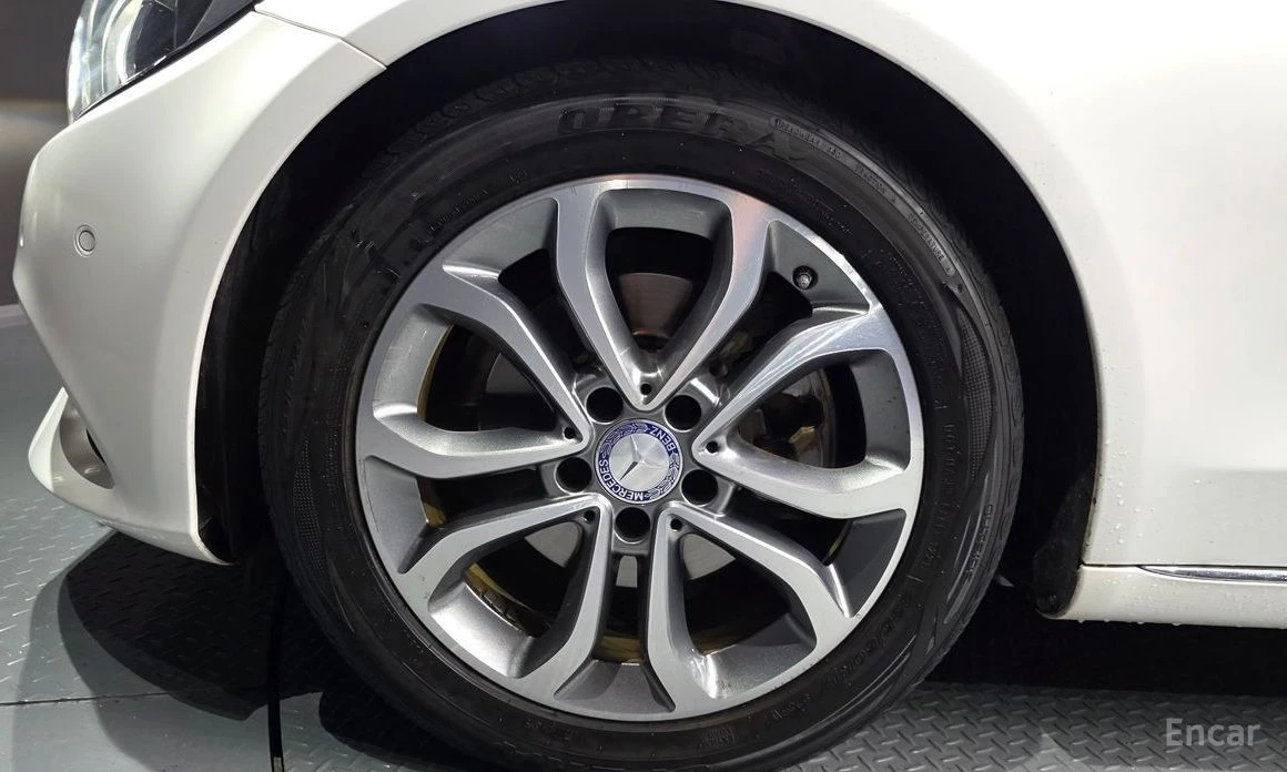 Mercedes-Benz C 220, снимка 5 - Автомобили и джипове - 55402294