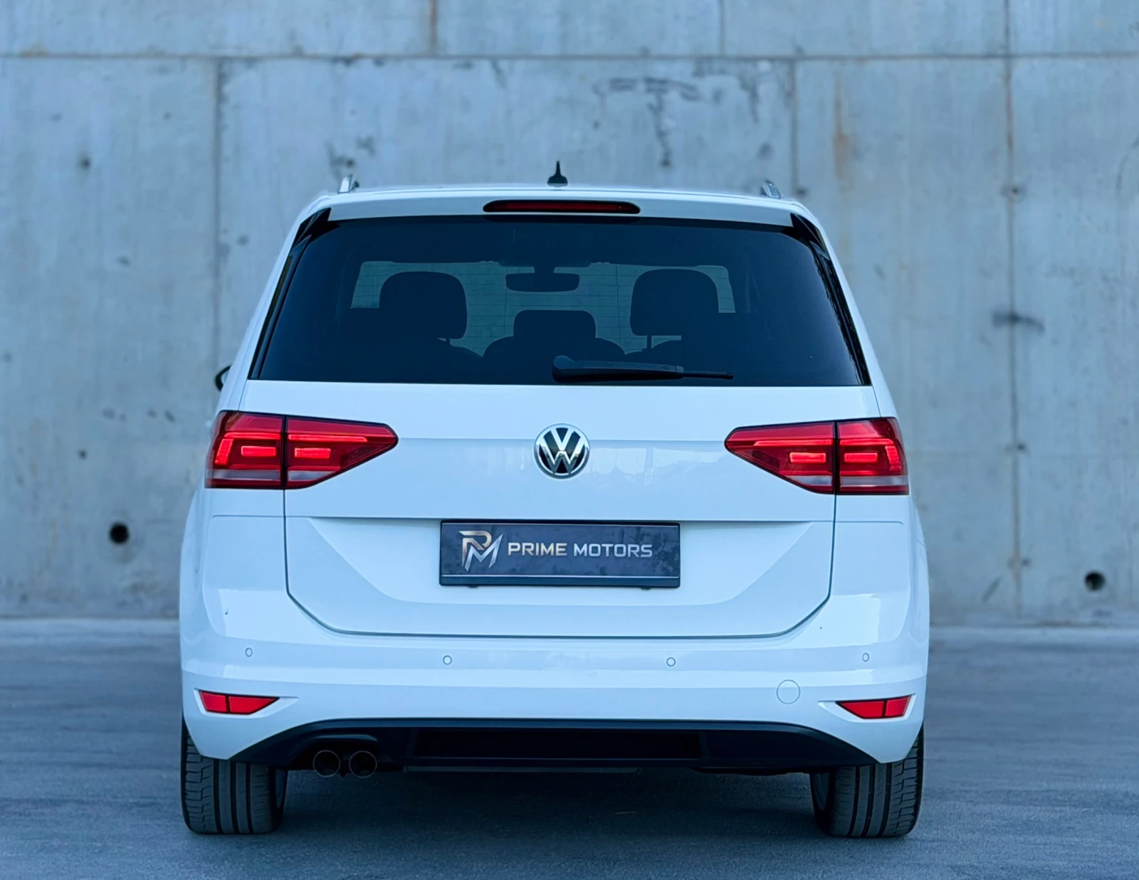 VW Touran 2.0TDi~150hp~FULL LED~МАСАЖ~ДИСТРОНИК, снимка 6 - Автомобили и джипове - 55470565