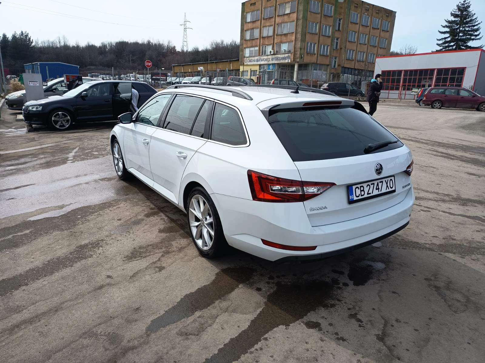 Skoda Superb 2.0TDI, снимка 4 - Автомобили и джипове - 55979675