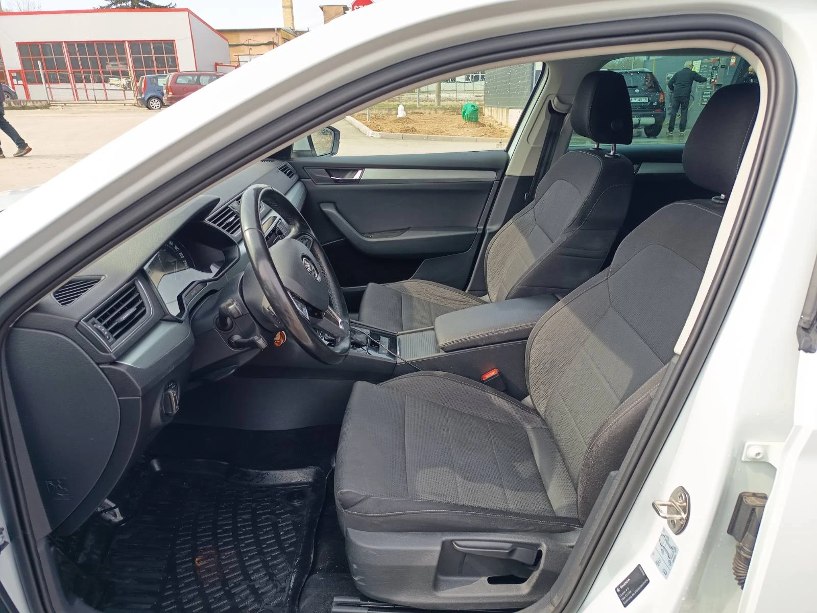 Skoda Superb 2.0TDI, снимка 9 - Автомобили и джипове - 55979675