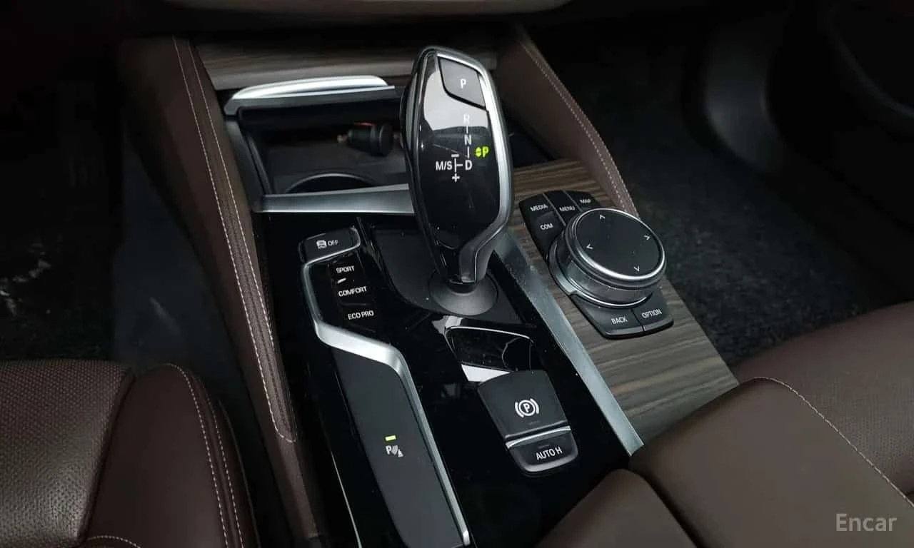 BMW 520 *  Luxury Plus * , снимка 9 - Автомобили и джипове - 56508818