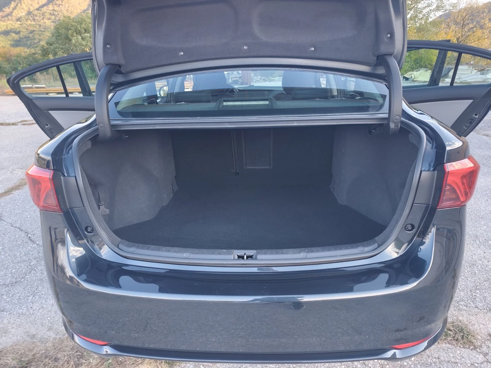 Toyota Avensis 1.6 | Mobile.bg � ����������� 8