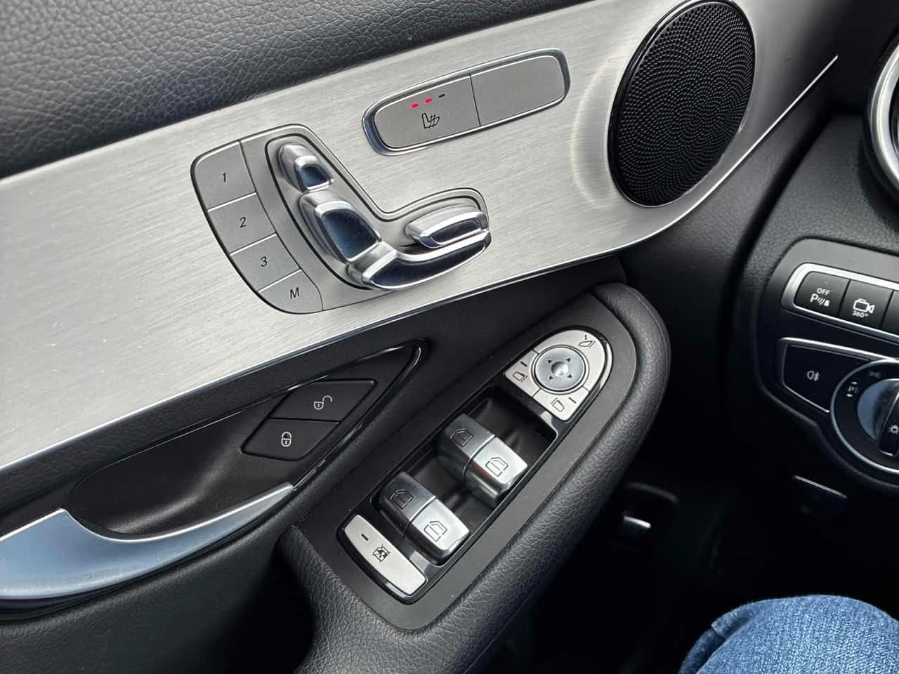 Mercedes-Benz GLC 300 * 4MATIC * 360 * 2 КЛЮЧА * NAVI, снимка 12 - Автомобили и джипове - 53740503