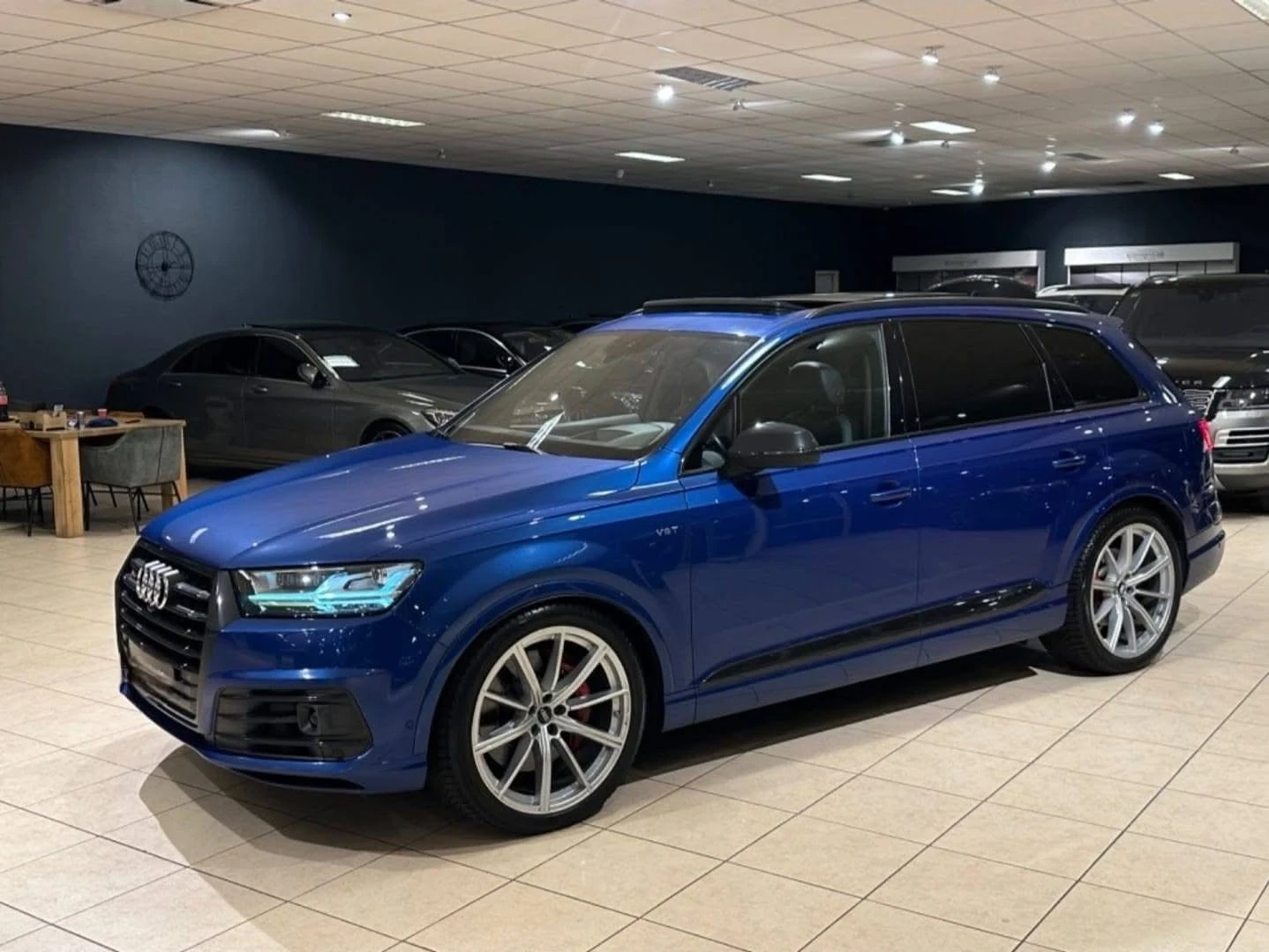 Audi SQ7 4.0 V8 MATRIX CARBON ПАНО B&O ЛИЗИНГ 100%, снимка 4 - Автомобили и джипове - 54096358