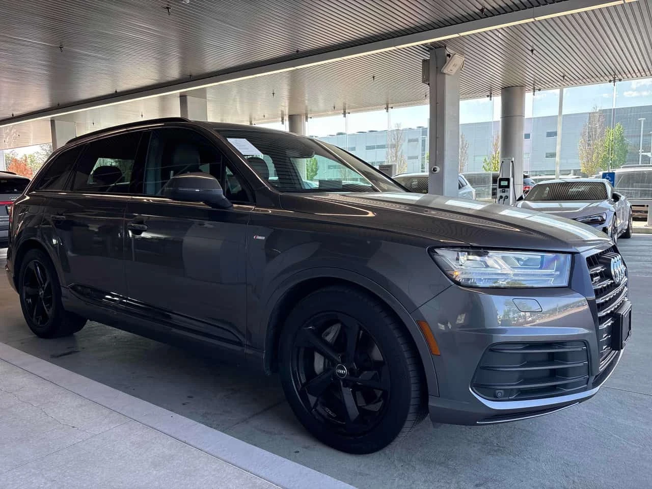 Audi Q7 Progressiv | CARFAX | АВТОКРЕДИТ БЕЗ ПЪРВОНАЧАЛНА , снимка 4 - Автомобили и джипове - 55419898