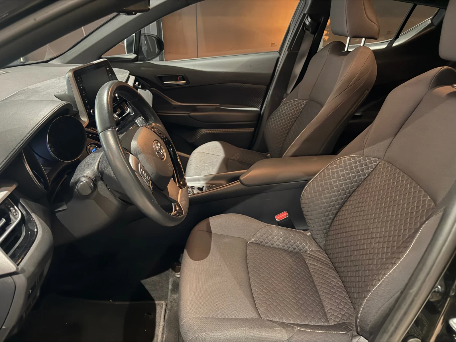 Toyota C-HR, снимка 5 - Автомобили и джипове - 56130278