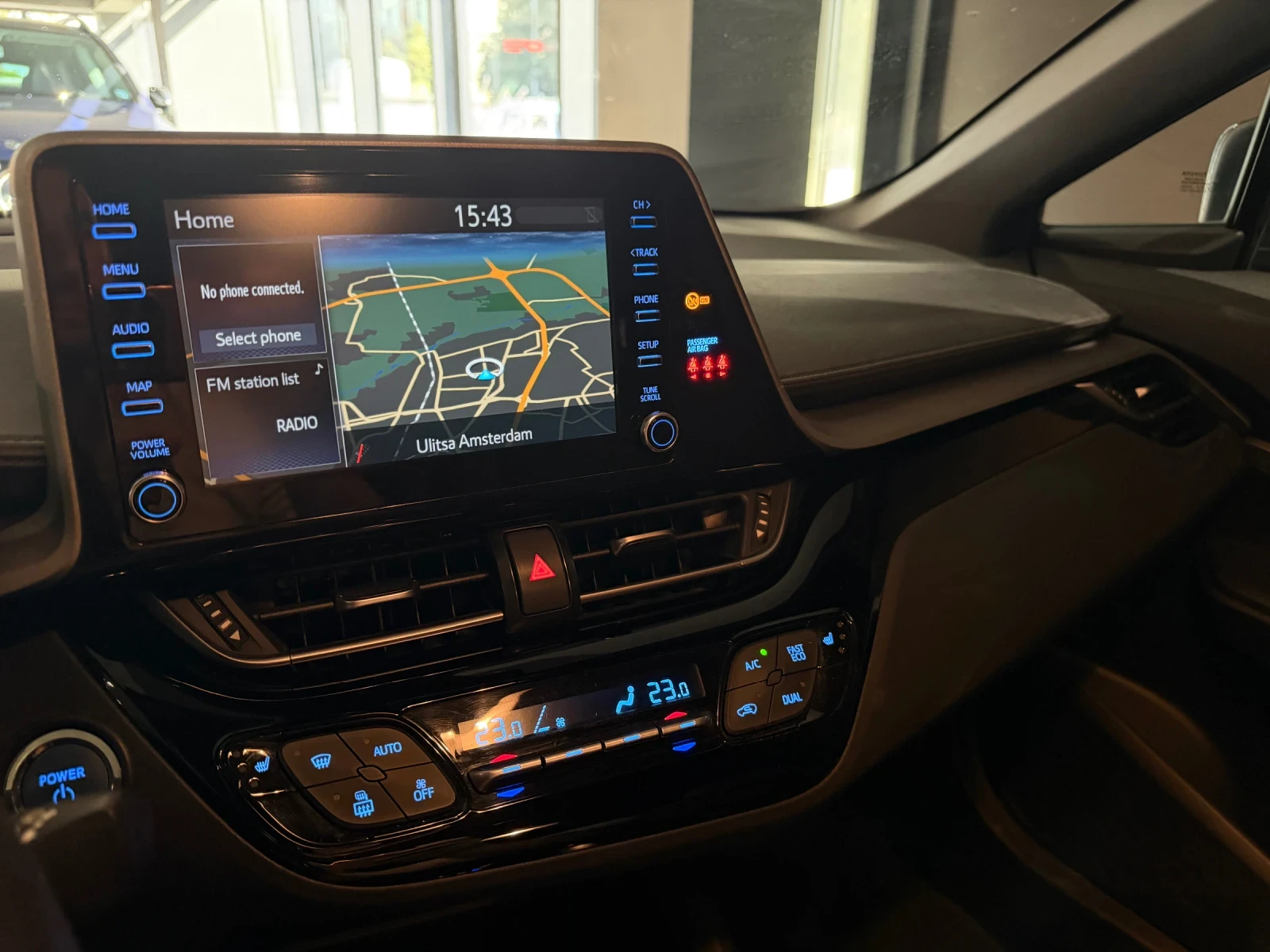 Toyota C-HR, снимка 11 - Автомобили и джипове - 56130278