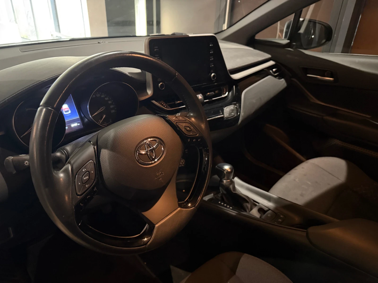 Toyota C-HR, снимка 12 - Автомобили и джипове - 56130278