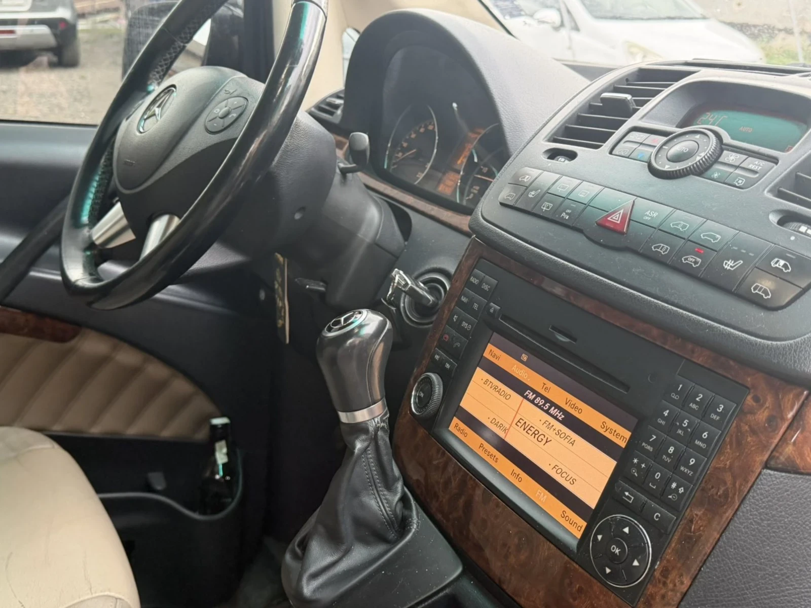 Mercedes-Benz Viano 3.0 дизел  224к.с 2012г автомат топ състояние, снимка 10 - Бусове и автобуси - 54618761