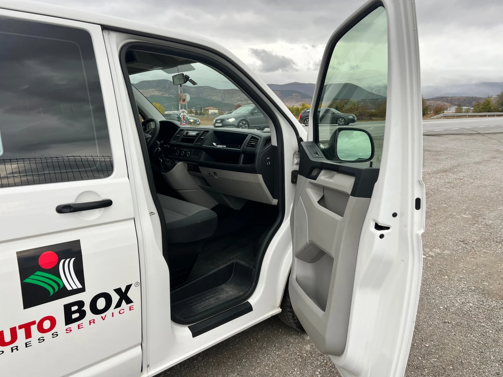 VW Transporter 8+ 1 ОБСЛУЖЕН , снимка 12 - Бусове и автобуси - 56726196
