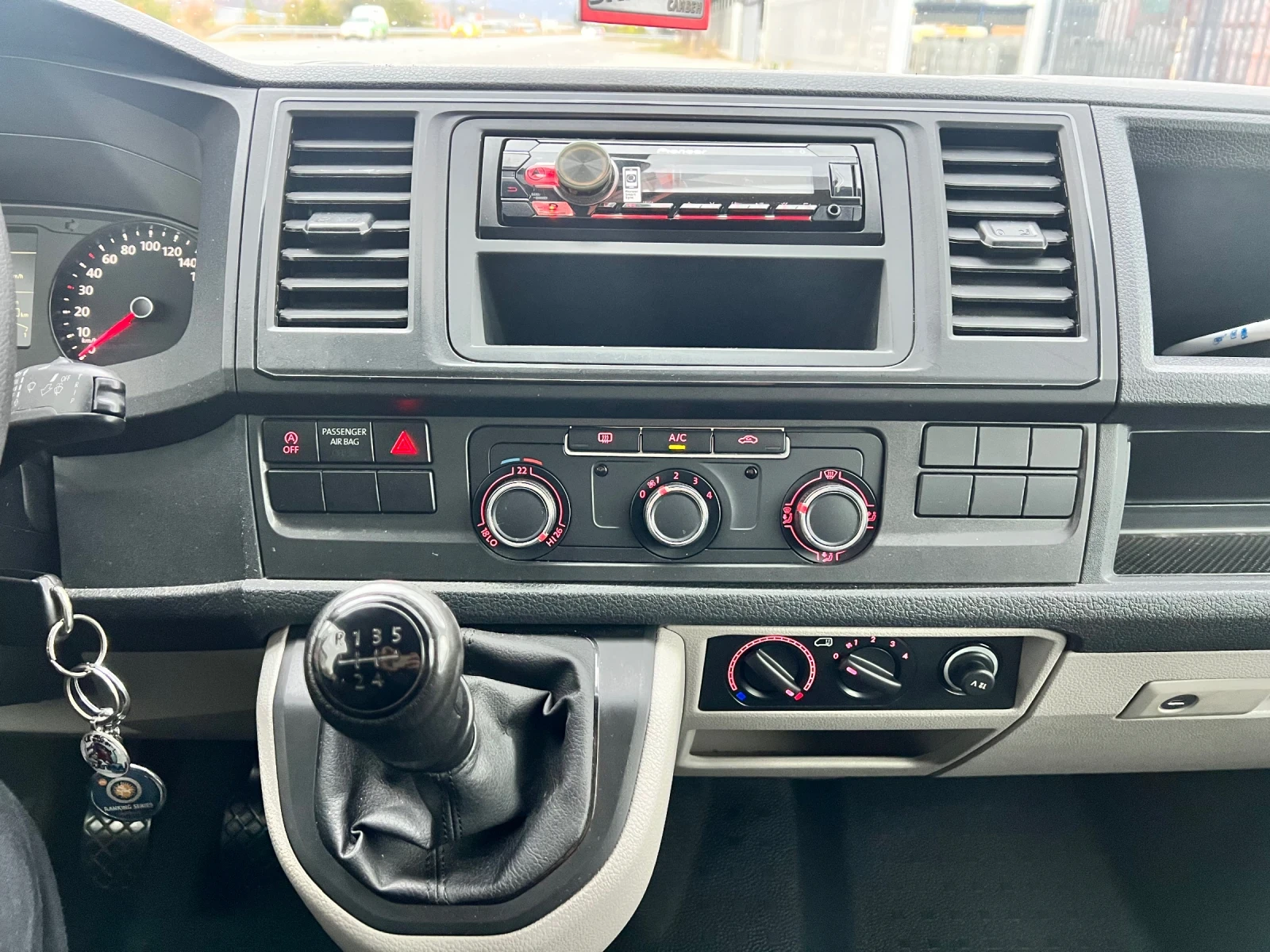 VW Transporter 8+ 1 ОБСЛУЖЕН , снимка 10 - Бусове и автобуси - 56726196