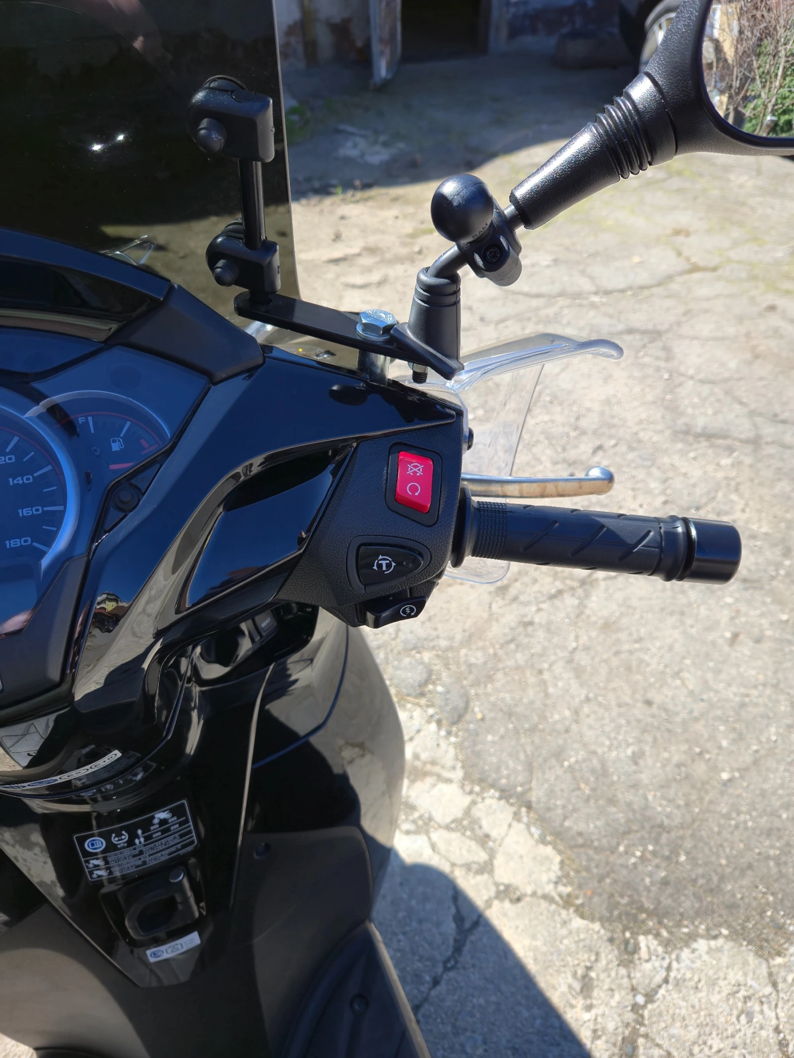 Honda Sh 300i ABS Traction Control - изображение 9