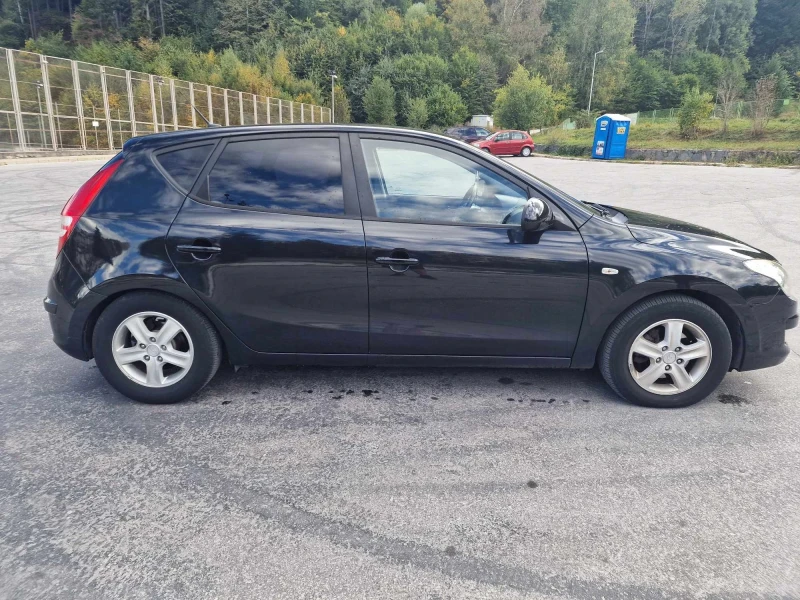 Hyundai I30 1.6 Бензин / Газ, снимка 2 - Автомобили и джипове - 47420832