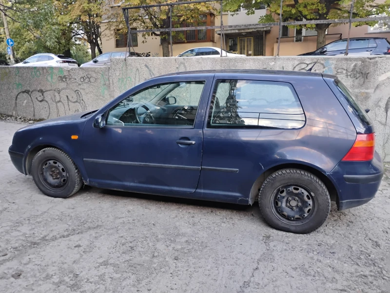 VW Golf 1.6, снимка 2 - Автомобили и джипове - 47445435