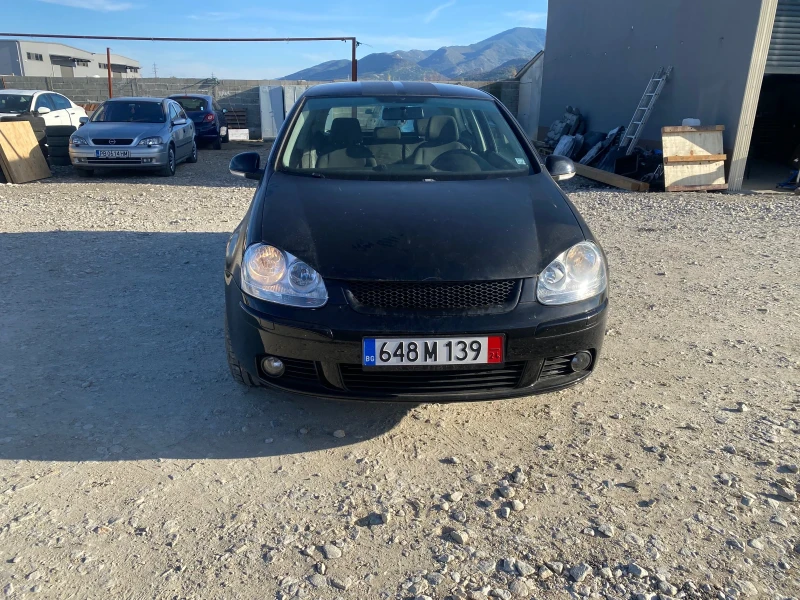 VW Golf 1.4 бензин 2007г с два чифта джанти и гуми, снимка 2 - Автомобили и джипове - 47586415