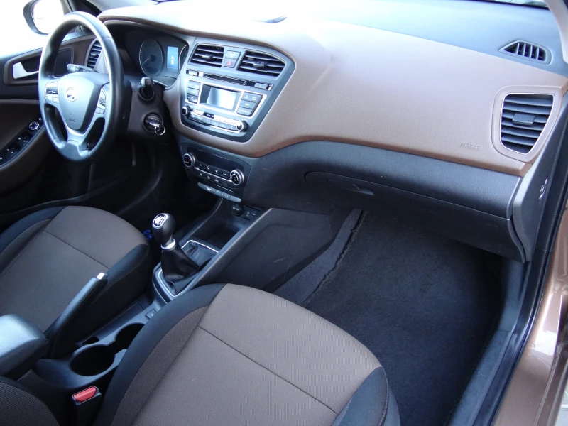 Hyundai I20 1.2i - 84k.c. /Panorama/Led/ Euro-6B/ , снимка 10 - Автомобили и джипове - 47853738