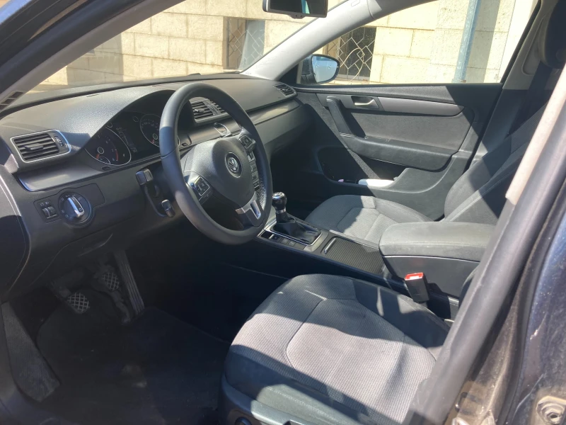 VW Passat Реална година и километри, топ състояние и цена, снимка 7 - Автомобили и джипове - 49791107