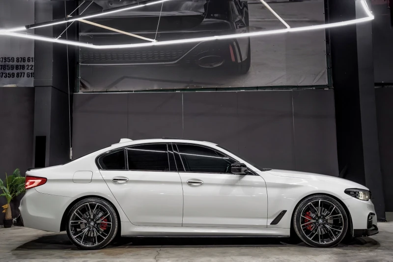 BMW 530 D /M-PERFORMANCE /AKRAPOVIC /AMBIENT /DISTRONIC , снимка 8 - Автомобили и джипове - 51799779