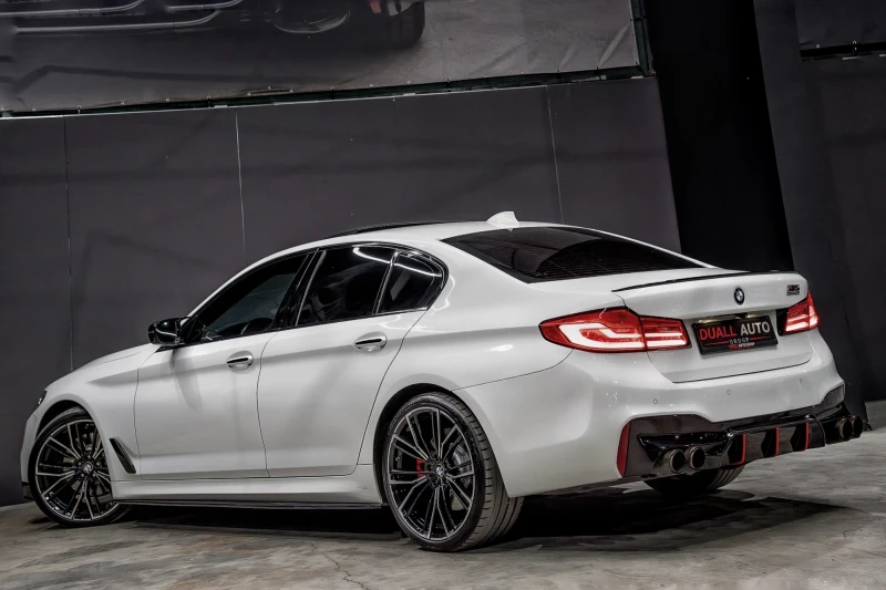 BMW 530 D /M-PERFORMANCE /AKRAPOVIC /AMBIENT /DISTRONIC , снимка 4 - Автомобили и джипове - 51799779