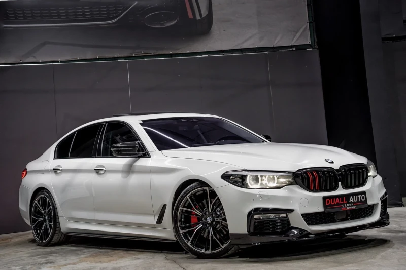 BMW 530 D /M-PERFORMANCE /AKRAPOVIC /AMBIENT /DISTRONIC , снимка 3 - Автомобили и джипове - 51799779