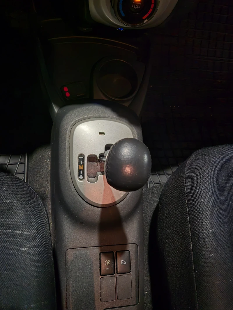 Toyota Yaris, снимка 10 - Автомобили и джипове - 53449834