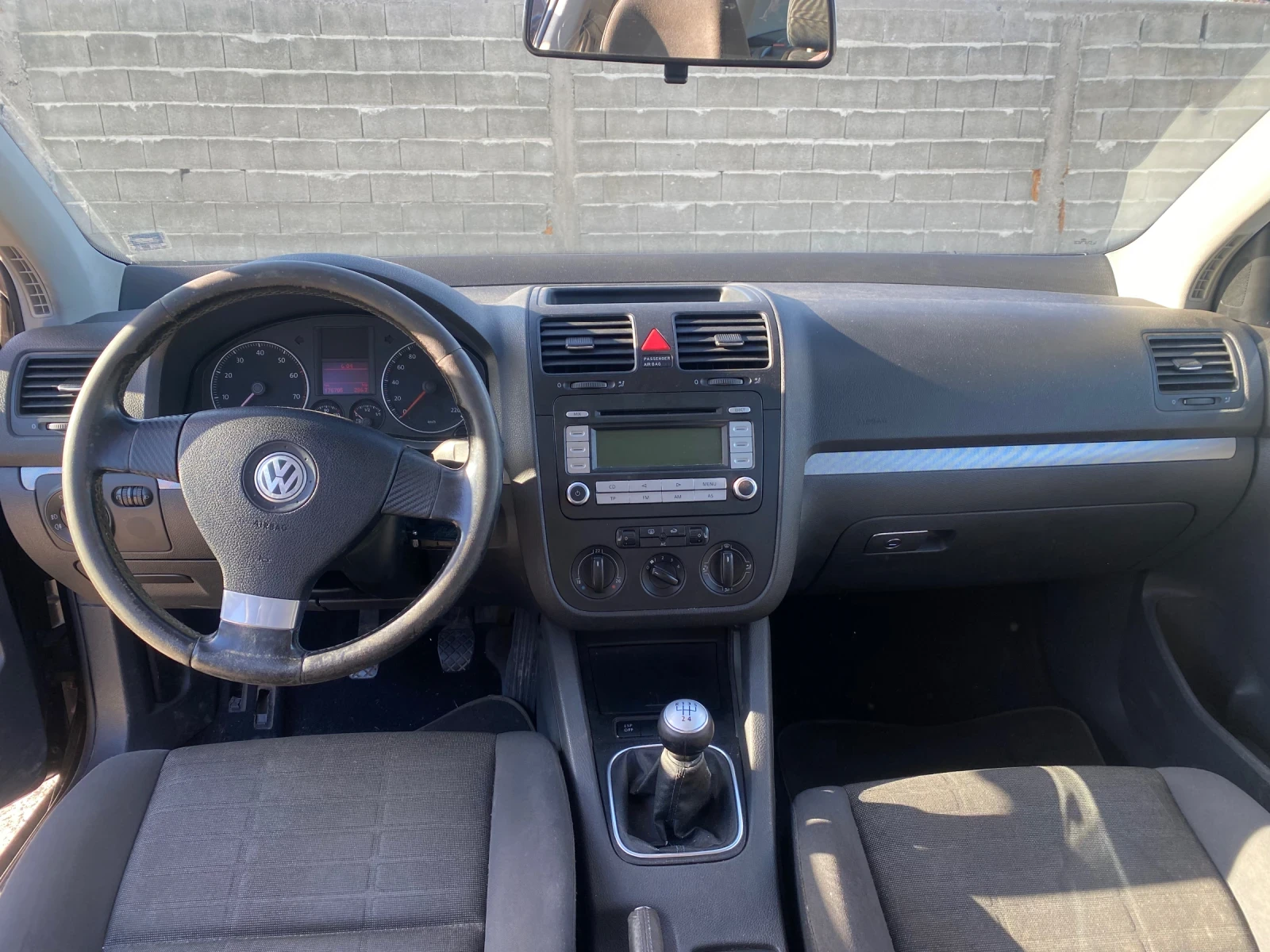 VW Golf 1.4 бензин 2007г с два чифта джанти и гуми - изображение 4