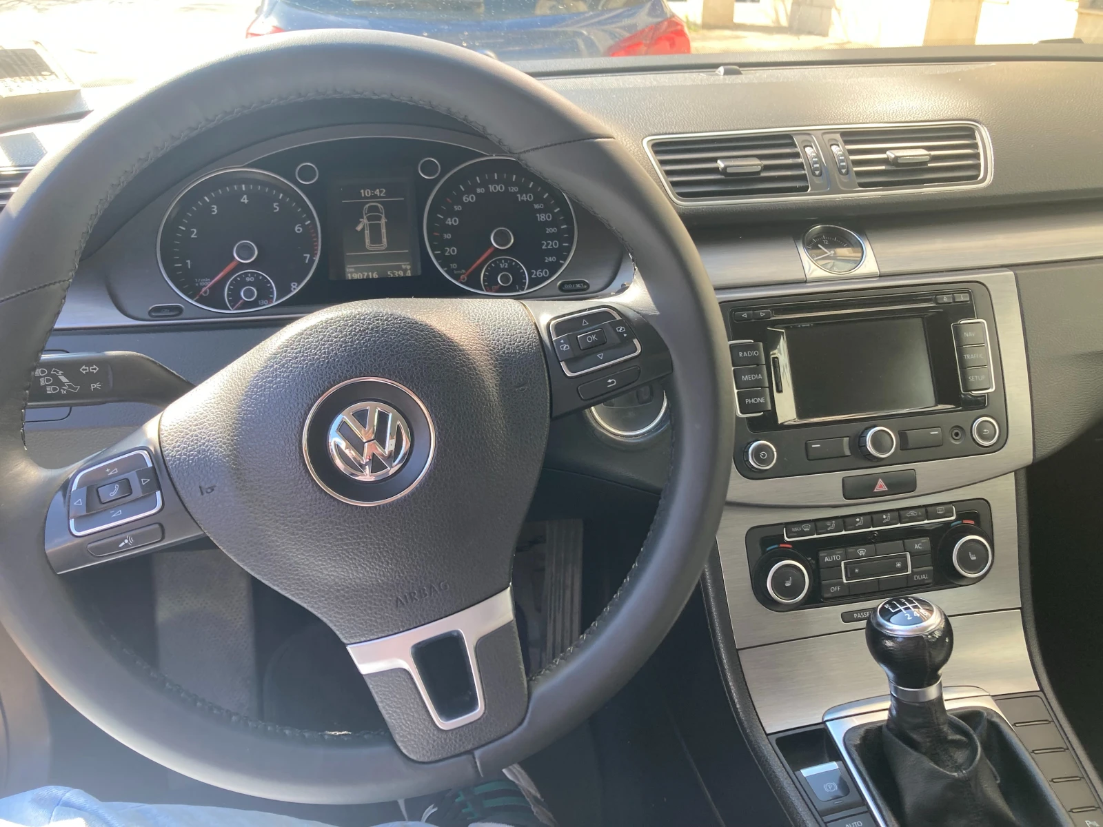 VW Passat Реална година и километри, топ състояние и цена | Mobile.bg — изображение 13