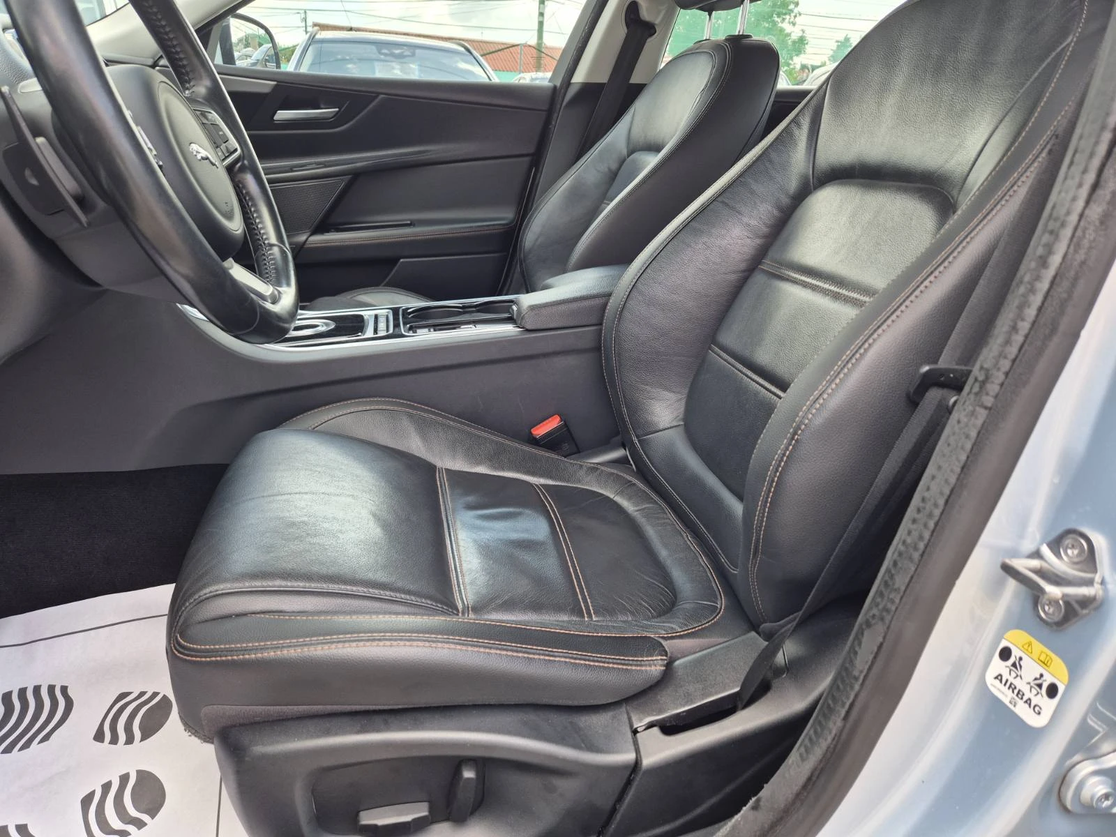 Jaguar XE 2.0D-163кс - изображение 7