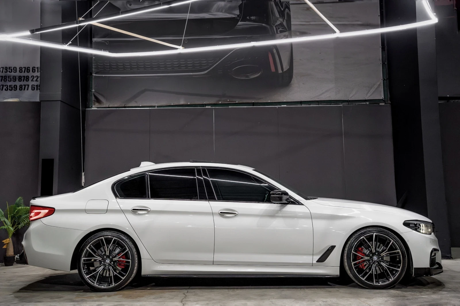 BMW 530 D /M-PERFORMANCE /AKRAPOVIC /AMBIENT /DISTRONIC  - изображение 8