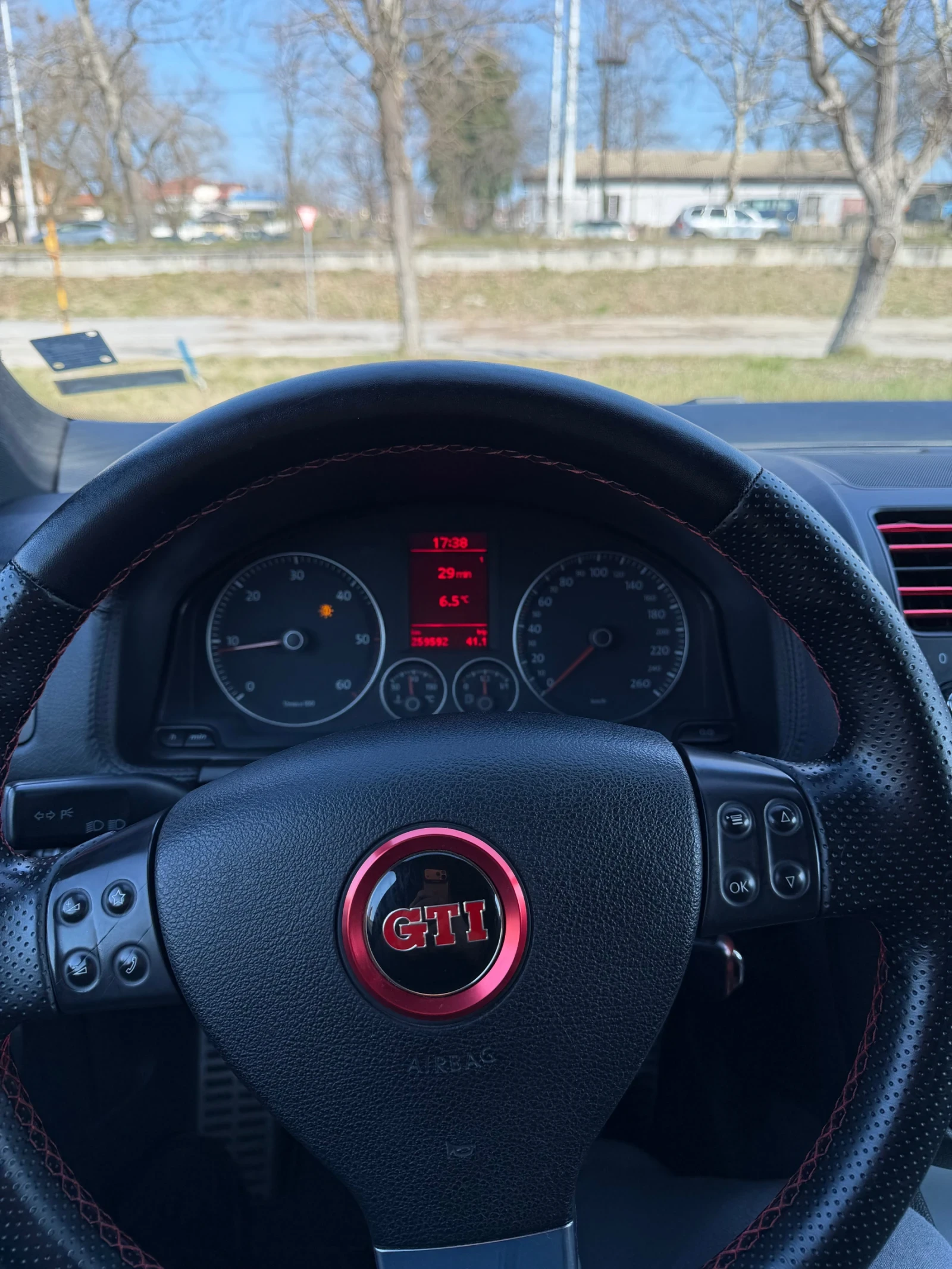 VW Golf 1.9 TDI, снимка 11 - Автомобили и джипове - 53705515