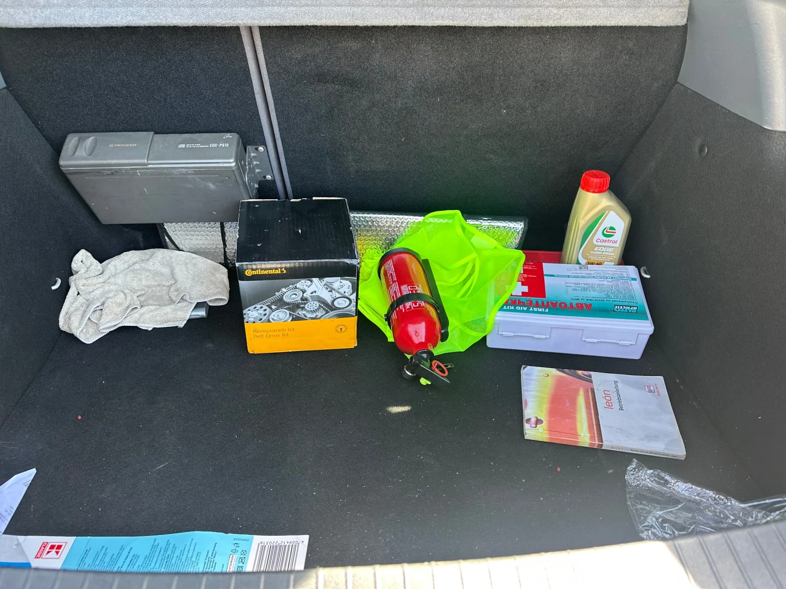 Seat Leon 1.9 TDI-90 k.s., снимка 11 - Автомобили и джипове - 54328414