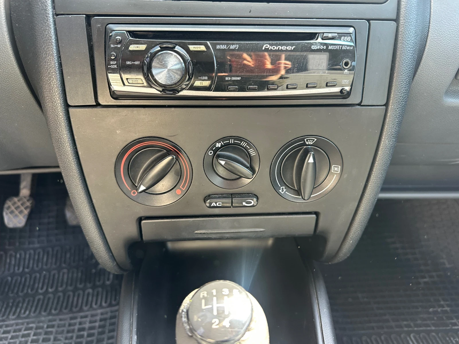 Seat Leon 1.9 TDI-90 k.s., снимка 9 - Автомобили и джипове - 54328414