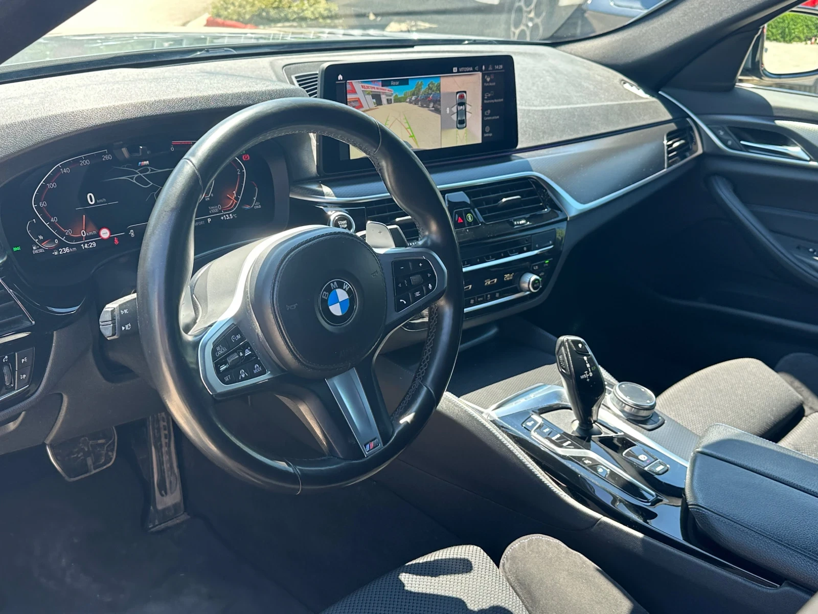 BMW 520 M-Sport * xDrive* Face* Digital* Full Led* 360cam, снимка 7 - Автомобили и джипове - 54565567