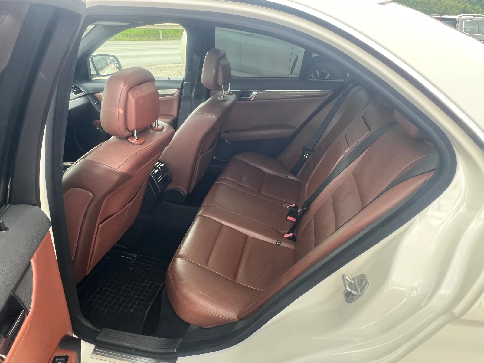 Mercedes-Benz C 220 Собствен лизинг! 100% Одобрение, снимка 14 - Автомобили и джипове - 54597494