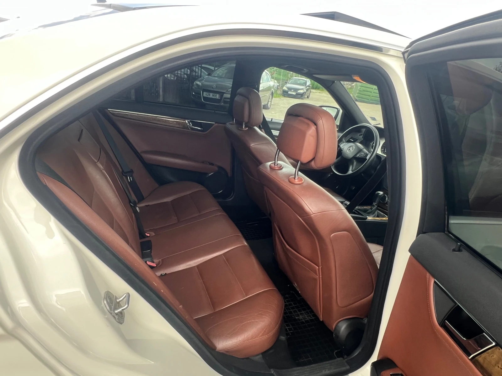 Mercedes-Benz C 220 Собствен лизинг! 100% Одобрение, снимка 10 - Автомобили и джипове - 54597494