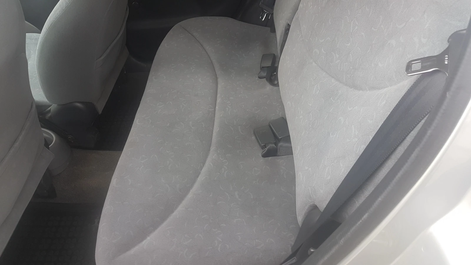 Toyota Yaris 1.0 vvti , снимка 8 - Автомобили и джипове - 54644355