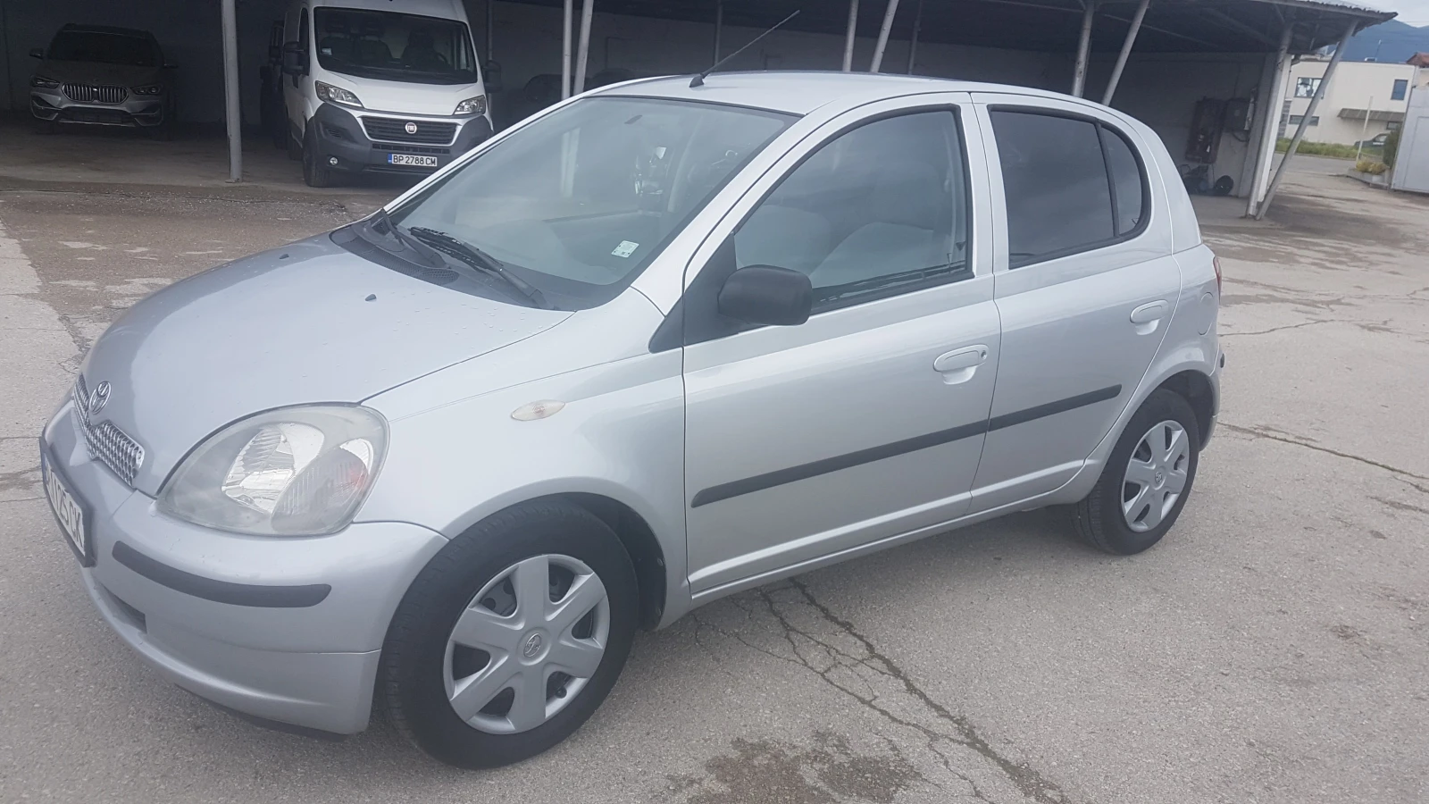 Toyota Yaris 1.0 vvti , снимка 3 - Автомобили и джипове - 54644355