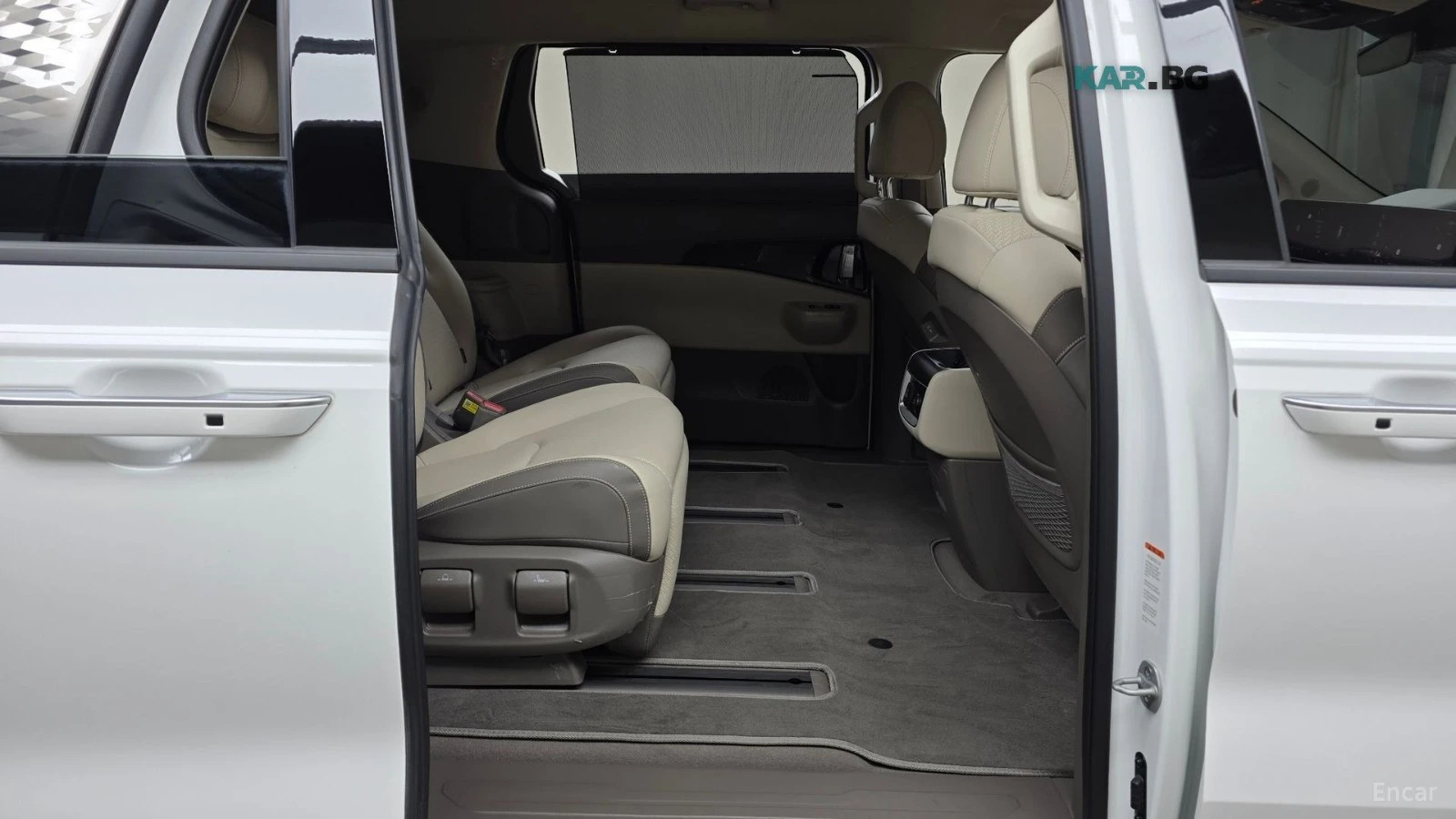 Kia Carnival SIGNATURE* 7МЕСТЕН* ДИСТРОНИК* МАСАЖИ* ОБДУХ* 360*, снимка 9 - Автомобили и джипове - 55824067