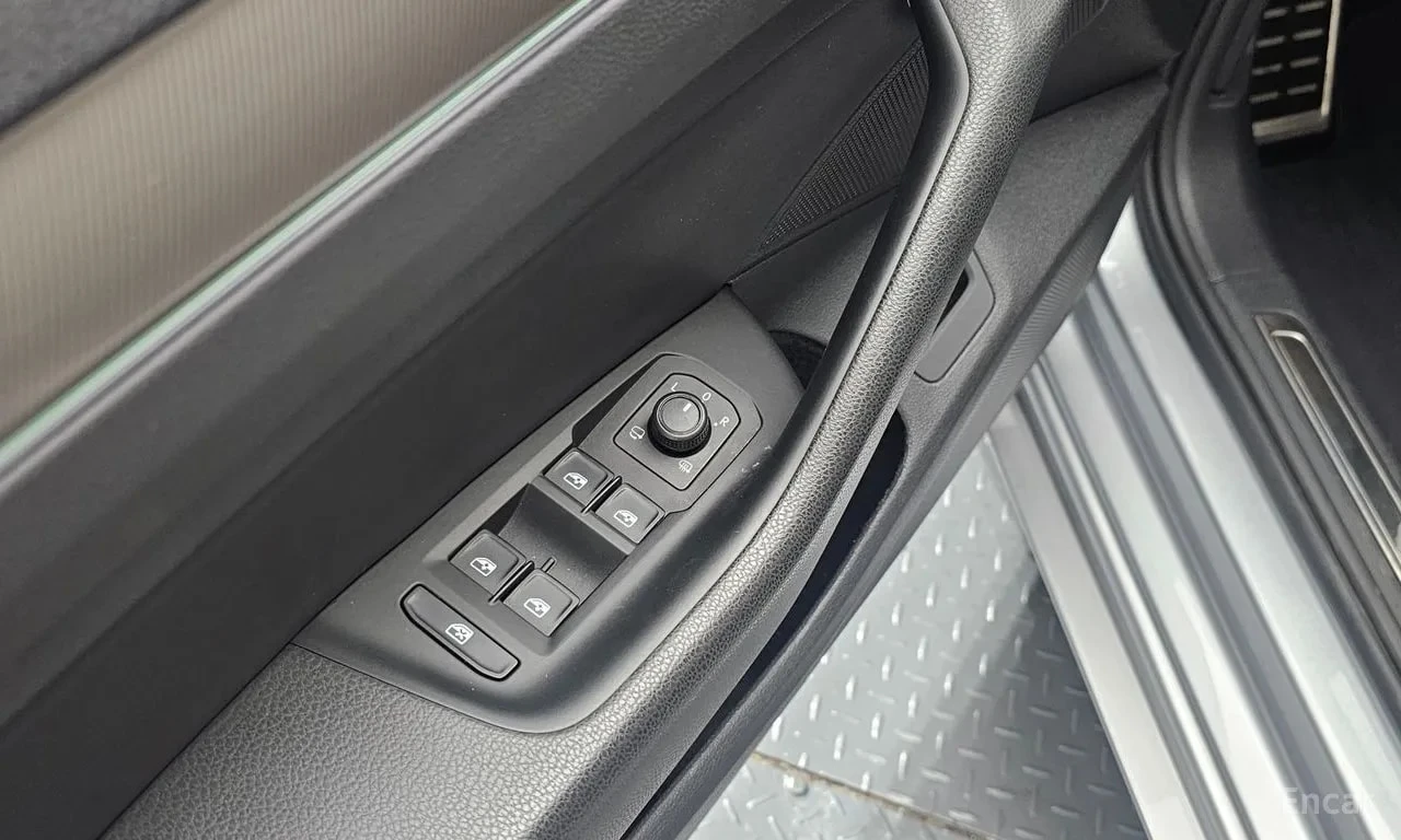 VW Arteon 2.0 TDI Prestige/ПОДГРЕВ/ПАНО/360/, снимка 17 - Автомобили и джипове - 56019299